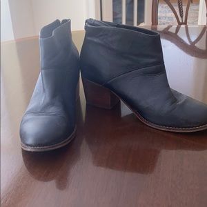 Tom’s Leila Bootie. Black Leather. Size 9